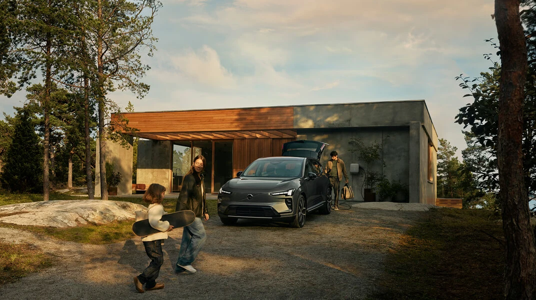 Explore the EX60 exterior